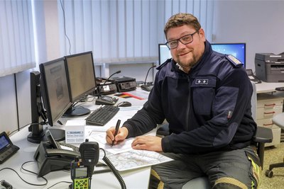 Seit fast fünf Jahren ist Rico Leuschner der Gemeindewehrleiter von Hohenstein-Ernstthal. Ein zentrales Thema für den 35-Jährigen ist die Sicherheit der Kameraden.