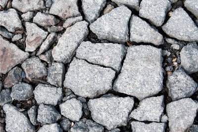 Die Stadt Freiberg lässt jetzt die Winterschäden auf den Straßen beheben. 