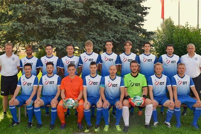 VfB Annaberg 09: (h. v. l.) Trainer Tobias Moritz, Collin Effenberger, Toni Meyer, Danny Nixdorf, Valentin Breitfeld, Luca Lautz, Simon Schmiedl, Simon Möckel, Tommy Meyer und Co-Trainer Reiko Thomas sowie v. v. l.: Leon Reichelt, Sebastian Halm, Justin Weigel, Manuel Thomas, André Thiel, Franz Sander, Sven Schreiter und Christian Wagner. Es fehlen Franz Klemm, Moritz Michael Lang, Richie Schulze, Richard Freund.
