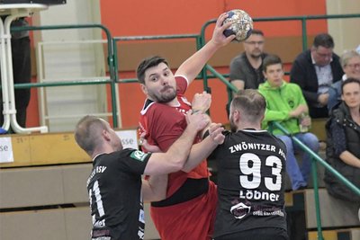 Alex Marius Musteata (Mitte) ging viele Jahre selbst für den ZHC Grubenlampe auf Torejagd. Nun hat er den Trainerposten übernommen.