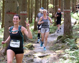 Claudia Langer aus Großolbersdorf startete am Sonntag beim Fun-Trail und war eine von mehr als 1000 Startern, die das dreitägige Lauf-Spektakel auf dem Rabenberg in Breitenbrunn unter die Sohlen nahmen. 