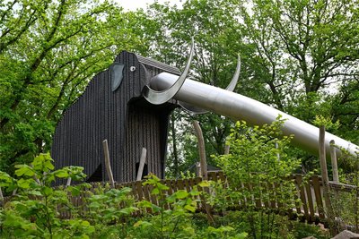 Die neue Riesenmammut-Rutsche im Tierpark ist einer der Lieblingsorte für Familien.
