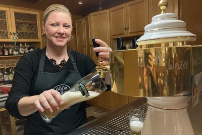 Rose Sasse ist die Köchin in der „Tanne“, steht aber auch ab und an am Zapfhahn.