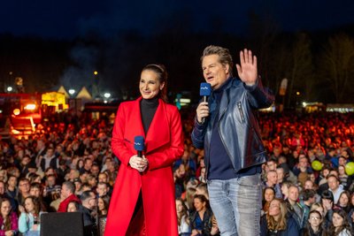 Jump-Osterfeuer-Party 2024 in Plauen. 13.000 Menschen feierten mit Sarah von Neuberg und Lars-Christian Karde. Wird das Osterfeuer 2026 nach Auerbach kommen?
