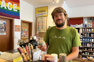 Christian Mädler engagiert sich im Freiberger Weltladen an der Thielestraße.