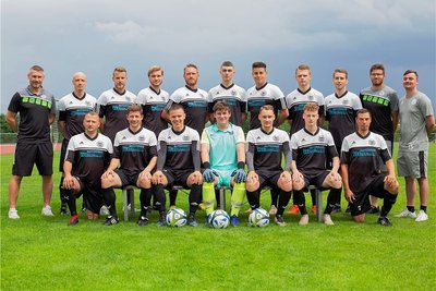BSV Gelenau: (h. v. l.) Trainer Nico Barthold, Kay Zaffrahn, Kevin Singer, Paul Schüppel, Paul Morgenstern, Paul Engel, Maximilian Loos, Kevin Schuffenhauer, Max Niklas Szauties, Ricardo Köhler, Oliver Graichen und v. v. l.: Patrick Kolditz, Lars Kolditz, Maurice Huth, Toni Hösel, Michael Apfelstädt, Tommy Barthold, Fabian Berger. Es fehlen Christopher Kopitzke, Kevin Martin, Scheidhauer Maik, Vincent Vieweger, Niklas Blohm.