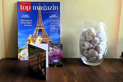 Vom Louvre an die Brücke: Beim Topmagazin mit dem Ausstellungstext, den Sylvie Lemaitre studiert hat, lagen die Karten für das Gewinnspiel.