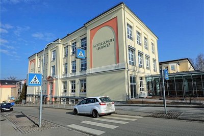 Die Oberschule Leubnitz bekommt an die Rückseite eine Rettungstreppe.