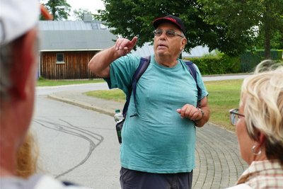 Vor dem Start erläuterte Wanderleiter Jürgen Hammermüller kurz die Route.