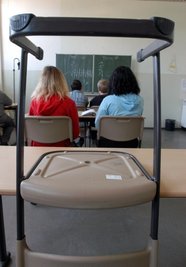 Immer häufiger bleiben im Unterricht Stühle leer.