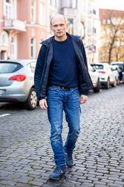 Der Schauspieler Bernhard Conrad bei einem Fototermin. Er spielt im Film «Tod am Rennsteig» die Hauptrolle. Der Film wird am 9. März im Ersten ausgestrahlt.  