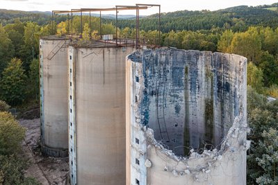 Die sechs Hochsilos in Reukersdorf werden abgerissen.