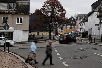 Um diese Unfallkreuzung in der Ortsmitte von Grünhain geht es.