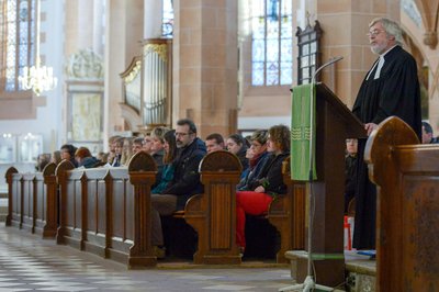 Schulpfarrer Matthias Brand predigt  in Annaberg-Buchholz in der St. Annenkirche.