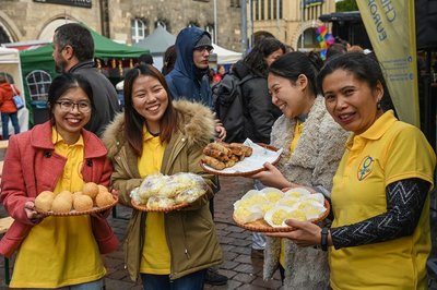 Kochkünste mit traditionellen vietnamesischen Essen wurden gezeigt.