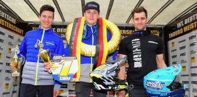 Starkes Trio: Jeremy Sydow (2.), Luca Fischeder (1.) und Edward Hübner (3./v. l.) dominierten in Burg die Championatswertung. 