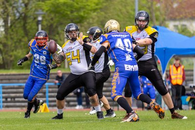 Die Phantoms um Quarterback Robert Kahlke (M.) hoffen auf den ersten Sieg in der neuen Liga.