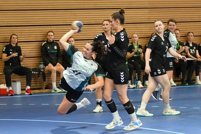 Julia Kiulies war in der Partie beim MSV Dresden einmal mehr kaum zu stoppen. 11 Tore markierte die Rückraumspielerin des SV Rotation und ist nun drittbeste Werferin der Sachsenliga (152 Tore). Die knappe Niederlage konnte die Kapitänin aber nicht verhindern.