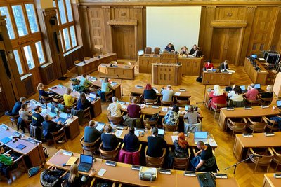 Dem Jugendhilfeausschuss gehören neben ehrenamtlichen Kommunalpolitikern viele Leute vom Fach an.
