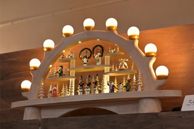 Bei der 22. Stollberger Schwibbogen-Ausstellung sind 34 Schwibbögen zu sehen.
