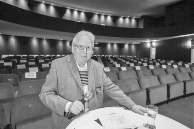 Claus-D. Härtel im November vergangenen Jahres im Kino Metropol vor der Premiere seines Films über das Hotel Carola. Foto: Toni Söll/Archiv