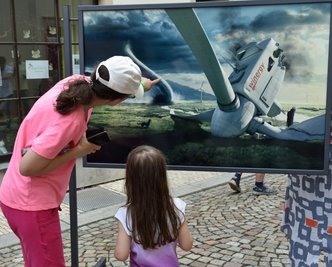 Das mögliche Scheitern der Windkraft beschäftigt Oederan. Viele Bürger wollen keine Windräder vor ihrer Nase. Auch in der neuen Freiluft-Fotoschau Perspektiva in der Stadt spielt das Thema eine Rolle, hier in einer Arbeit des Fotografen Uli Staiger.