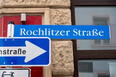 Sowohl die Rochlitzer Straße als auch die Poststraße sind Einbahnstraßen.