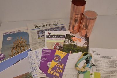 Dokumente, der Volksbote, das Programm der Kulturhauptstadt und auch eine Zeitung wurden in der Zeitkapsel verstaut.