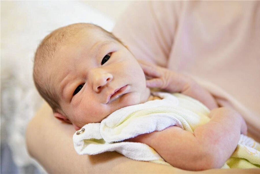 333. Baby in Plauen geboren - Lars Gunter kam als 333. Baby 2023 im Helios Vogtland-Klinikum Plauen auf die Welt