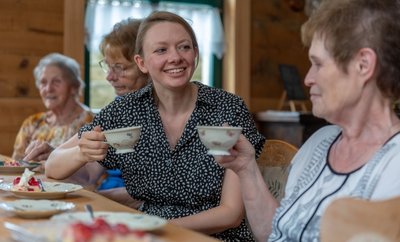 Was den Senioren auf dem Herzen liegt lässt sich für Anne Ditscherlein am besten bei Kaffee und Erdbeertorte erkunden. 