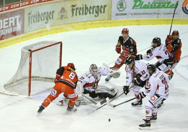 Eine komfortable 3:0-Führung haben die Eispiraten Crimmitschau am Dienstagabend noch aus der Hand gegeben.