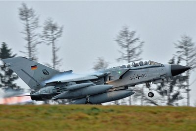 So sehen die Kampfflugzeuge vom Typ Tornado aus der Nähe aus. 