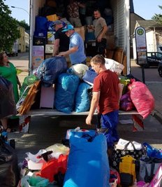 Einer der Lkw, die in der Region mit Hilfsgütern beladen worden sind. Hinterm Lenkrad saß auch der Wolkensteiner Jan Wätzig.
