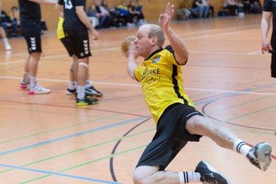 Manuel Teubner vom HC Annaberg Buchholz, hier bei einem artistischen Wurf in einem früheren Spiel, erzielte für seine Mannschaft zwei Treffer in Rodewisch.