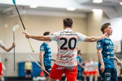 Jubel bei den Hamburgern, Frust bei den Chemnitzern: Die Floorballer der Floor Fighters haben das erste Spiel im Playoff-Viertelfinale verloren.