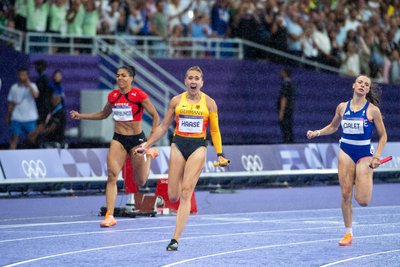 Rebekka Haase lief bei den Olympischen Spielen 2024 die deutsche Sprintstaffel als Schlussläuferin zur vielumjubelten Bronzemedaille. Die Herolderin hat früher selbst Fußball gespielt.