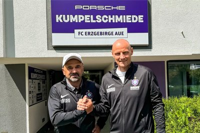 Khvicha Shubitidze (li.) und FCE-Sportchef Matthias Heidrich.