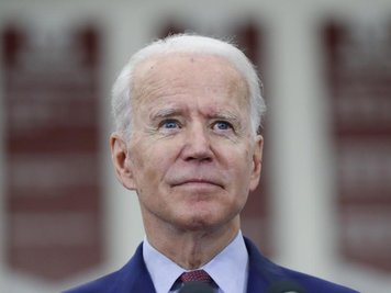  
          Einen Tag vor der Beerdigung von George Flloyd will Joe Biden die Angehörigen zu einem Gespräch treffen.