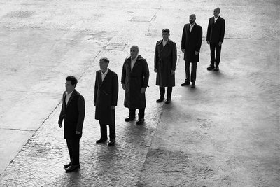 Von links: Richard Kruspe (Gitarre), Christian "Flake" Lorenz (Tasteninstrumente), Till Lindemann (Gesang), Christoph Schneider (Schlagzeug), Oliver Riedel (Bass) und Paul Landers (Gitarre) sind Rammstein. 