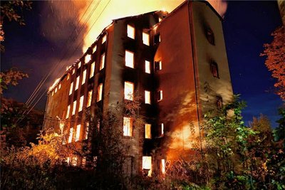 Unbekannte hatten das Gebäude am 20. Oktober 2021 angezündet. Die Ermittlungen wurden aber eingestellt. 
