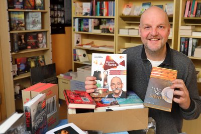 Michael Schneider hat Bücher direkt ins Haus geliefert.