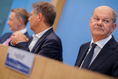 Finden sie noch die Kraft zur Zusammenarbeit? Bundeskanzler Olaf Scholz (SPD, v.r.n.l.), Vizekanzler Robert Habeck (Grüne) und Finanzminister Christian Lindner (FDP).