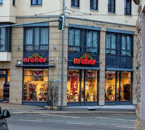 Das Schuhhaus Kreher an der Neundorfer Straße ist in wirtschaftliche Schwierigkeiten geraten. 