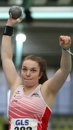 Jolina Lange vom LV 90 Erzgebirge, hier während ihres Auftritts bei den deutschen Titelkämpfen der Jugend im Sindelfinger Glaspalast, hat zur Europameisterschaft der U 18 den 5. Platz im Kugelstoßen erreicht. Mehrere Dinge hinderten sie an einem besseren Resultat. 