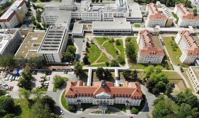 1928 - sieben Jahre nach der Eröffnung - wirkte das Gelände noch viel weitläufiger als heute, obwohl der Parkcharakter noch spürbar ist.