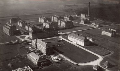 1928 - sieben Jahre nach der Eröffnung - wirkte das Gelände noch viel weitläufiger als heute, obwohl der Parkcharakter noch spürbar ist.