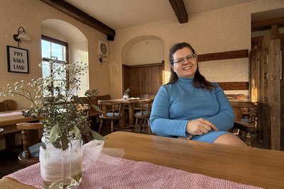 Liane Rickert hat ein neues Konzept für die „Fischerschänke“: Dafür will sie das Lokal in Sachsenburg weg vom Imbiss hin zu einem Kreativ-Café entwickeln.