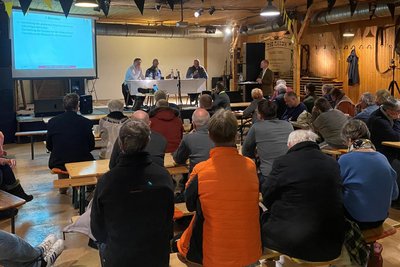 Zur Diskussionsrunde in der Plauener Ranch zum Thema Solarpark Unterlosa hatte der Bürgerrat Vogtland eingeladen. Rund 40 Gäste kamen zu der Veranstaltung.