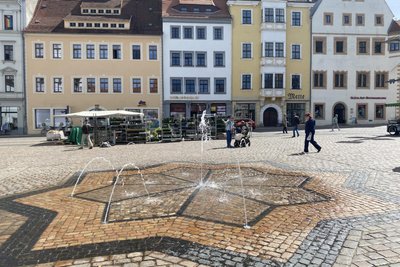 Die Wasserspiele auf dem Freiberger Obermarkt gehen wieder.