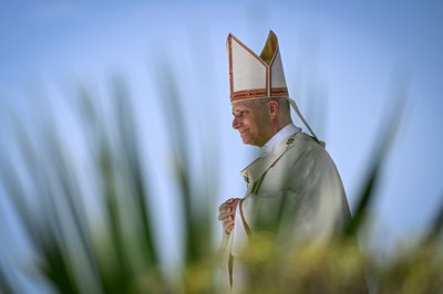 Papst Leo XIV. hält im Hafen von Santa Cruz de Tenerife auf den Kanarischen Inseln eine Heilige Messe.